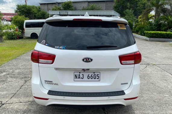 Selling Pearl White Kia Carnival 2018 in Pasig