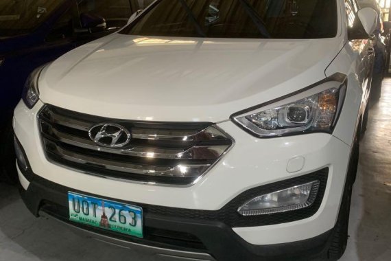 Sell White 2013 Hyundai Santa Fe in Imus