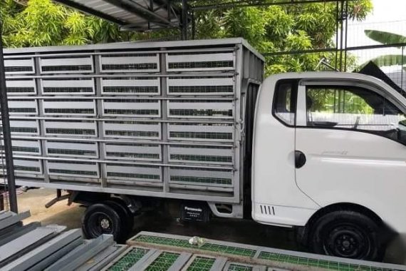 White Hyundai Porter 2012 for sale in Los Baños