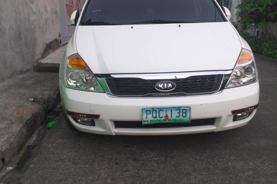 Selling White Kia Carnival 2011 in San Pedro