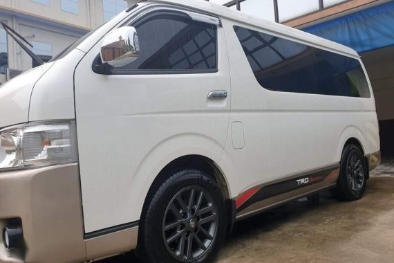 Selling White Toyota Hiace Super Grandia 2016 in Makati