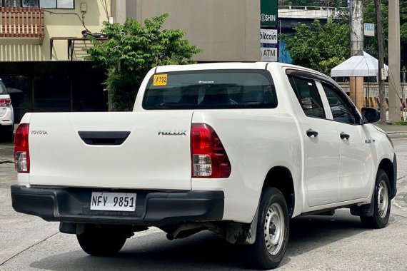 Selling White Toyota Hilux 2019 in Makati