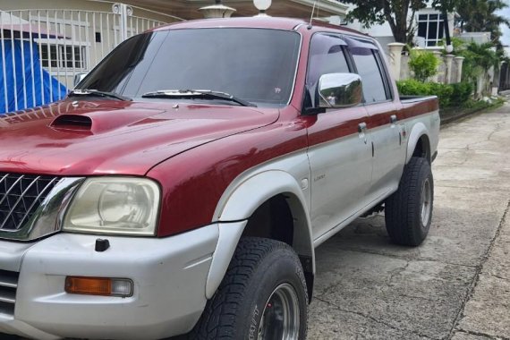 Red Mitsubishi Strada 2003 for sale in Manual