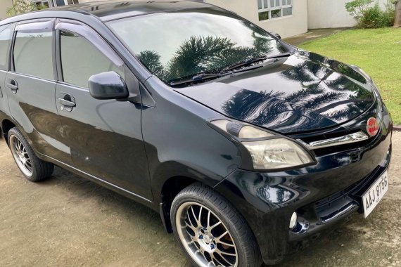 Selling Black Toyota Avanza 2014 in Taal