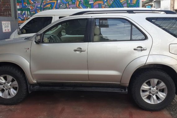 Brightsilver Toyota Fortuner 2007 for sale in Marikina