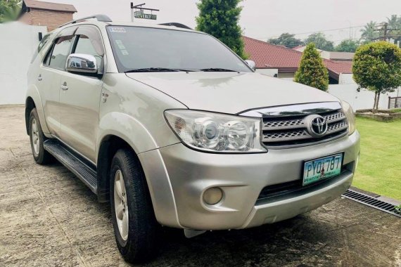 Selling Pearl White Toyota Fortuner 2011 in Taal