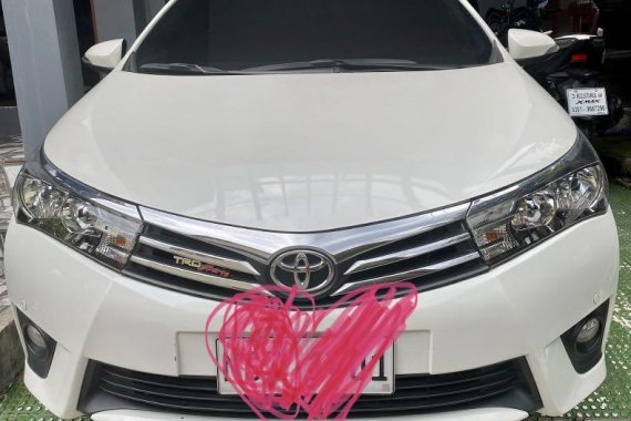 Pearl White Toyota Corolla Altis 2016 for sale in Quezon