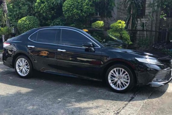 Selling Black Toyota Camry 2019 in Makati