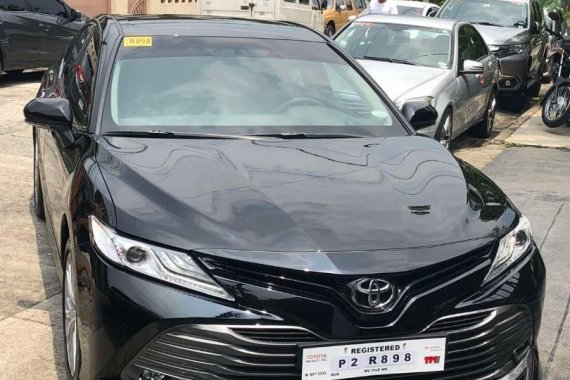 Selling Black Toyota Camry 2019 in Makati