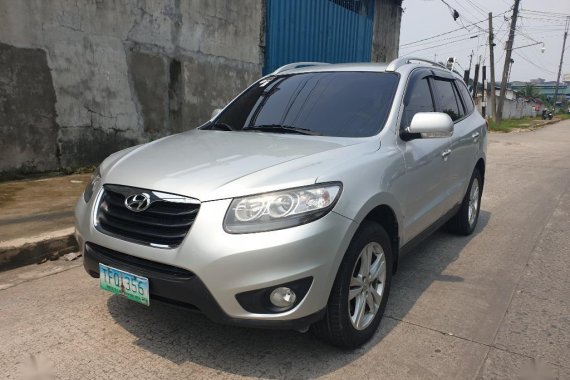 Sell Silver 2011 Hyundai Santa Fe in Quezon City