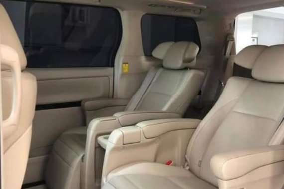 Silver Toyota Alphard 2013 for sale in Automatic