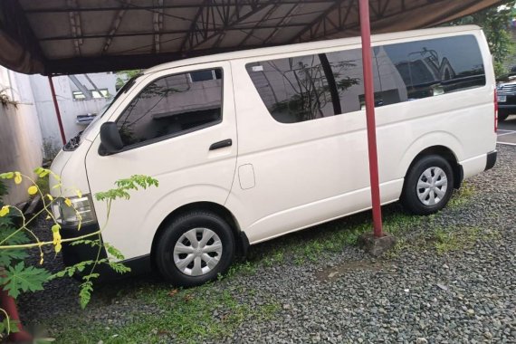 Selling White Toyota Hiace 2018 in Manila