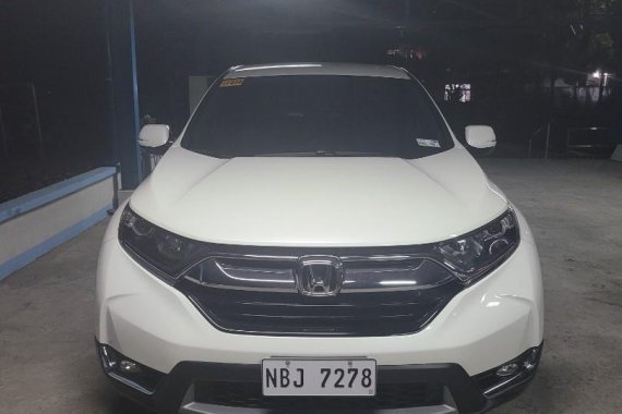 Selling White Honda CR-V 2018 in Mandaluyong