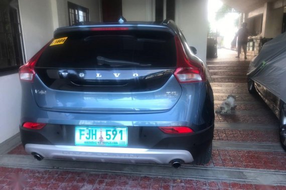 Selling Blue Volvo V40 2013 in Cabanatuan