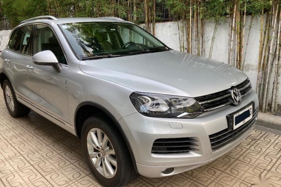 Selling Pearl White Volkswagen Touareg 2014 in Pasig