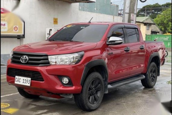 Red Toyota Hilux 2017 for sale in Automatic