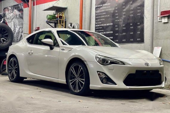 Selling Pearl White Toyota 86 2014 in Quezon