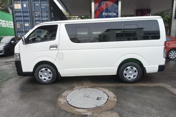 Sell White 2015 Toyota Hiace in Manila