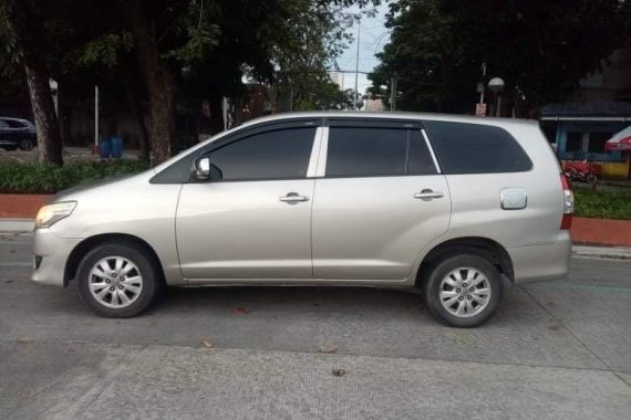 Silver Toyota Innova 2012 for sale in Manual