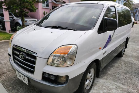 Selling White Hyundai Starex 2006 in Manila