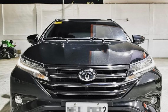 Selling Black Toyota Rush 2020 in Lucena