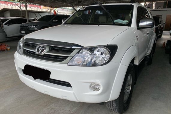 Selling White Toyota Fortuner 2008 in Pasig