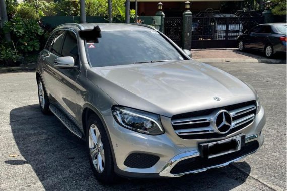 Selling Brightsilver Mercedes-Benz GLC200 2019 in Muntinlupa