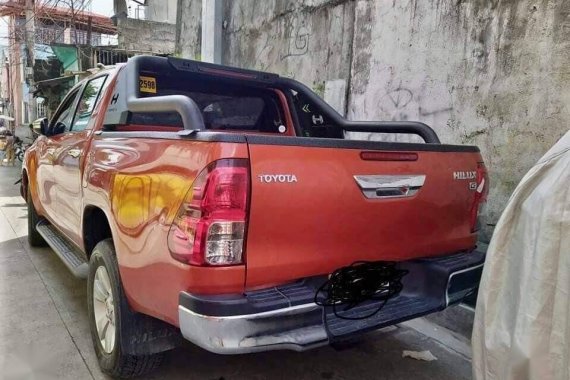 Selling Orange Toyota Hilux 2017 in Caloocan