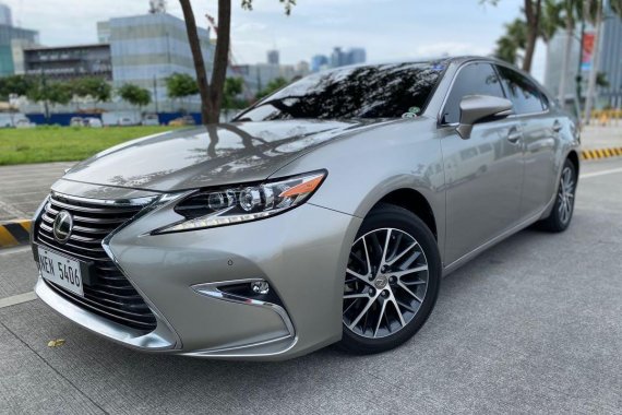 Brightsilver Lexus ES 350 2018 for sale in Pasig