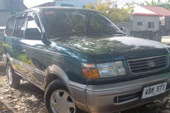 Selling Green Toyota Revo 2000 in Bacoor
