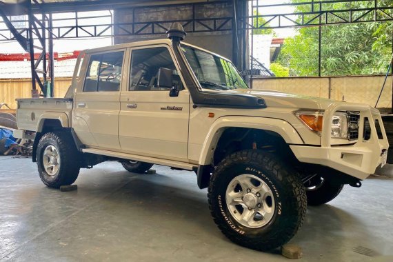 Selling White Toyota Land Cruiser 2020 in Muntinlupa