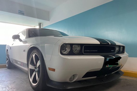 White Dodge Challenger 2013 for sale in Makati