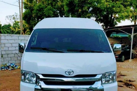 Pearl White Toyota Hiace Super Grandia 2015 for sale in Automatic