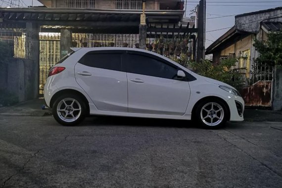 Whitw Mazda 2 2011 for sale in Automatic