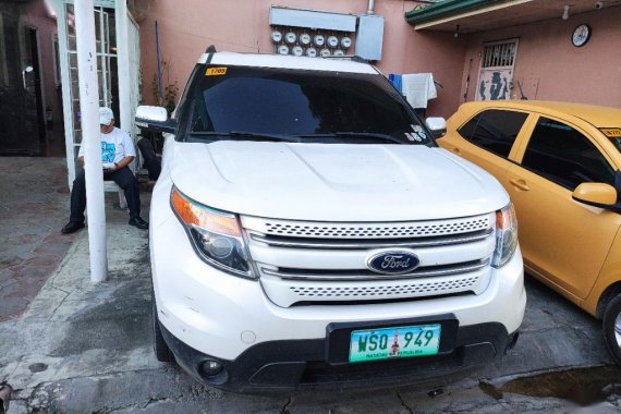 Pearl White Ford Explorer 2013 for sale in Quezon