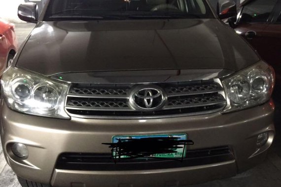 Selling Brightsilver Toyota Fortuner 2011 in Valenzuela