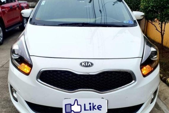 Selling White Kia Carens 2015