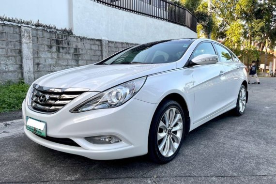 Sell White 2012 Hyundai Sonata in Imus