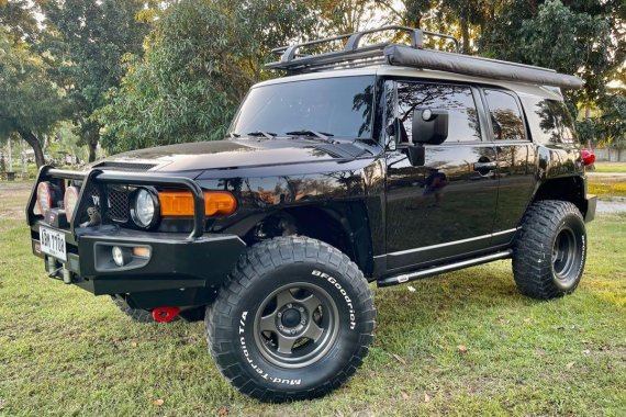 Selling Black Toyota Fj Cruiser 2015 in Angeles