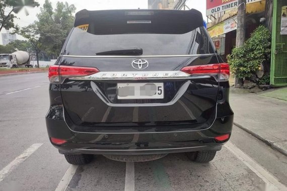 Selling Black Toyota Fortuner 2016 