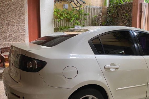 Selling Pearl White Mazda 3 2010 in Pasig