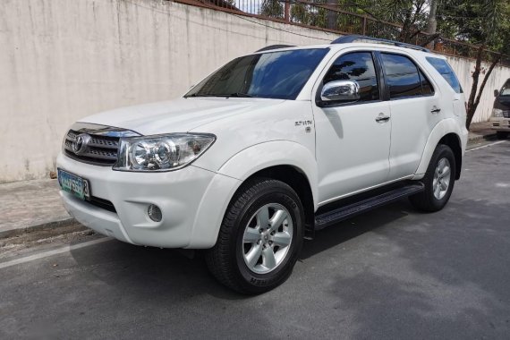 Pearl White Toyota Fortuner 2010 for sale in Automatic
