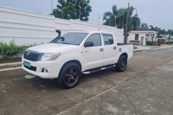 Selling White Toyota Hilux 2013 in Muntinlupa