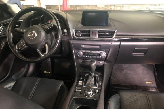 Selling Red Mazda 3 2018 in Pasay