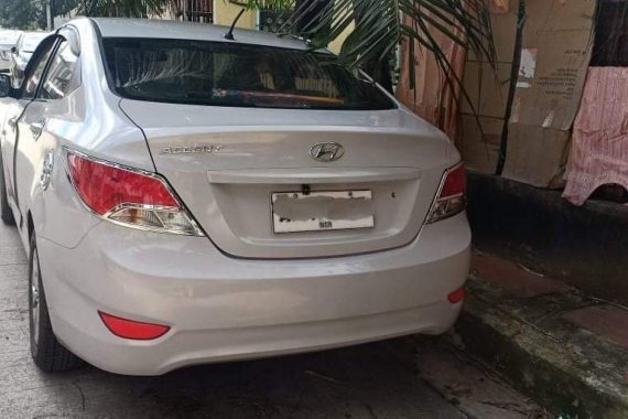 Pearl White Hyundai Accent 2015 for sale in Caloocan