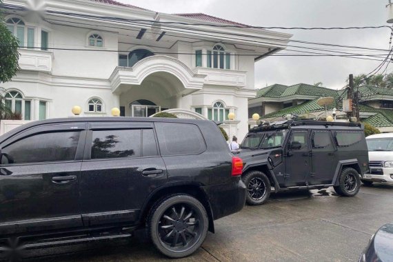 Selling Black Toyota Land Cruiser 2013 in Makati