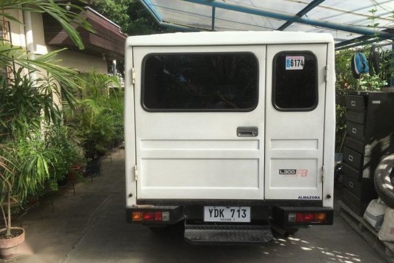 Selling White Mitsubishi L300 2008 in Talisay