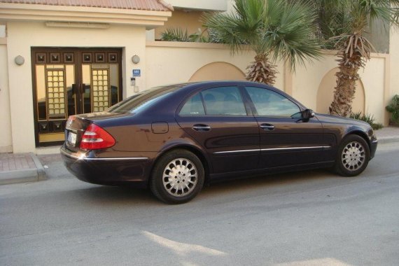 Selling Black Mercedes-Benz E-Class 2004 in Manila