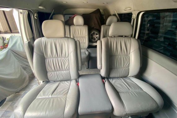 Pearl White Toyota Hiace Super Grandia 2010 for sale in Automatic