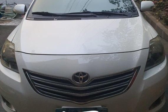 Pearl White Toyota Vios 2013 for sale in Mandaluyong